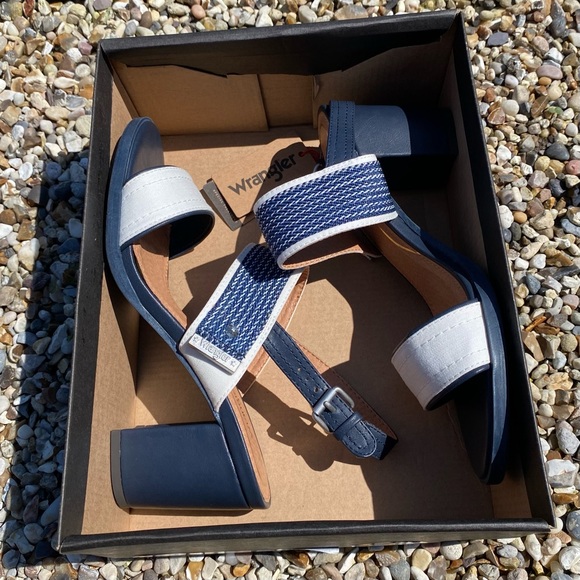 BNWT Boxed Wrangler Size 6 Sunny Dayla Block Heeled Sandals White Chunky Straps - Picture 15 of 15